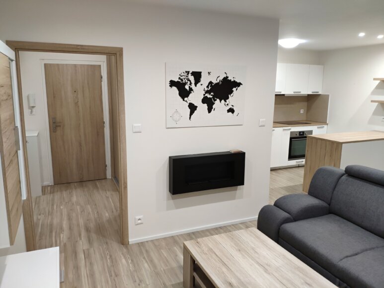 Prodej bytu 2+kk 66 m² s garážovým stáním a dvěma lodžiemi – Praha Vršovice, ul. Uzbecká