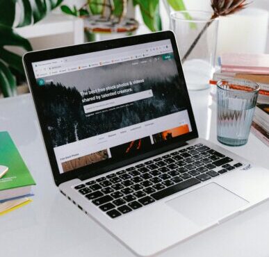 Bankovní vs. nebankovní podnikatelský úvěr: Velké srovnání 2026